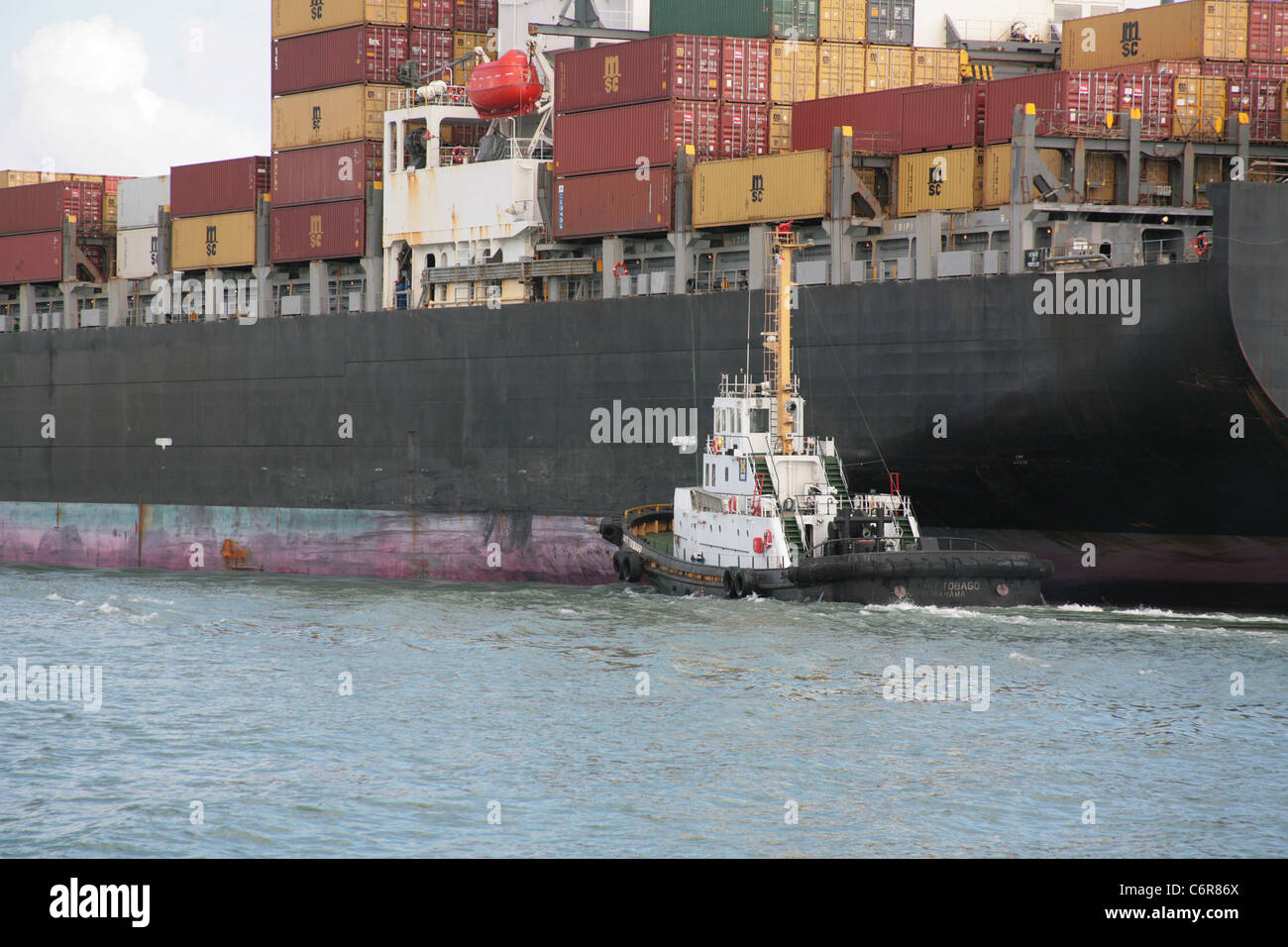 Schlepper in den Panama-Kanal auf den tagsüber Betrieb tätig. Stockfoto