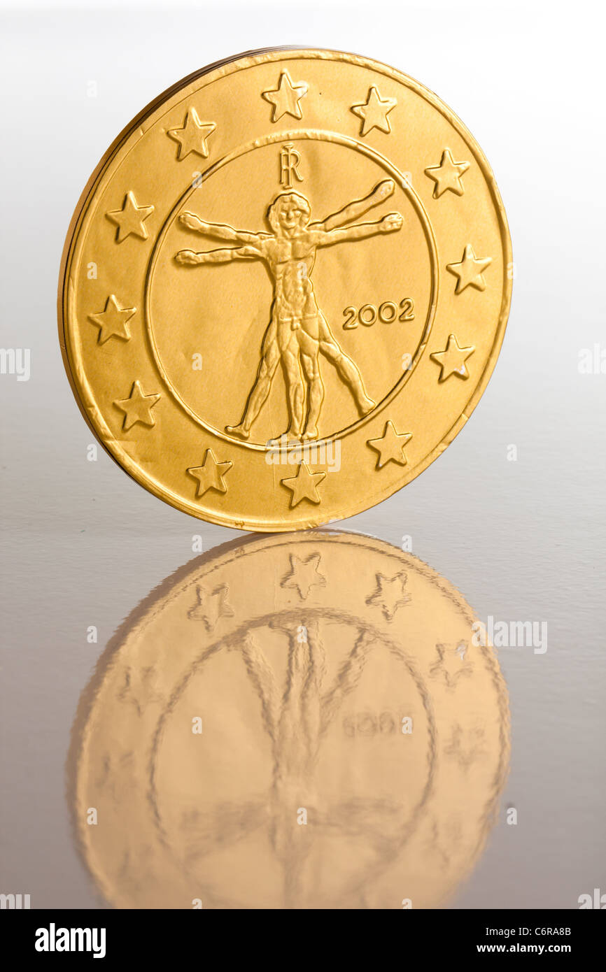 Euro-Münze auf weißem Hintergrund Makro Nahaufnahme Stockfoto