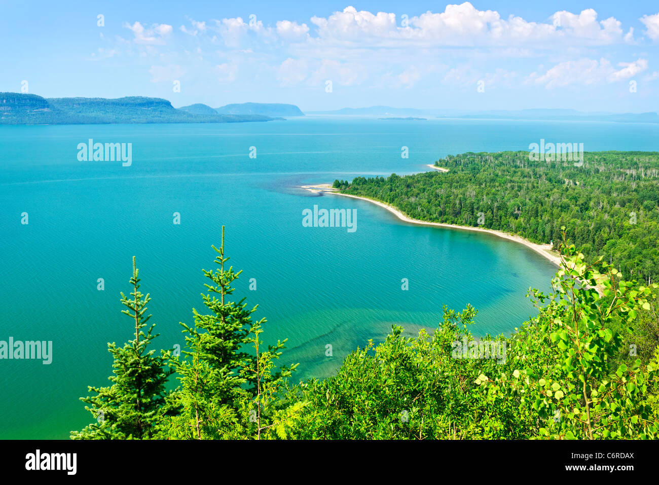 Wunderschöne Landschaft des Lake Superior Nordufer von oben in Ontario, Kanada Stockfoto