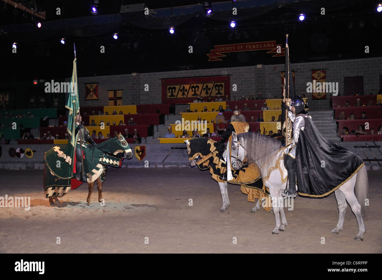 Mittelalterliche Zeiten Abendessen und Turnier-show Stockfoto