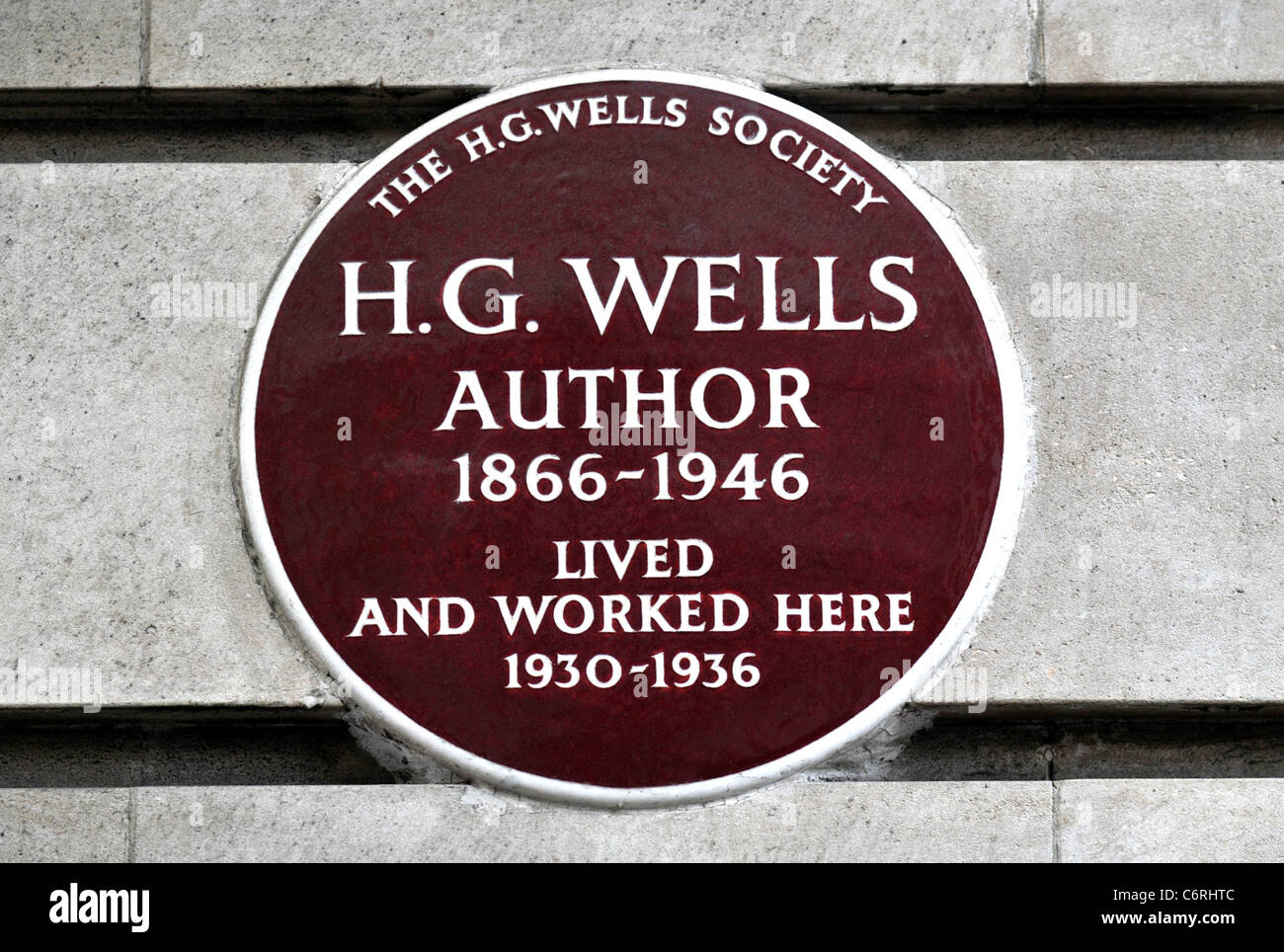 Plakette markiert die Stelle, wo der Autor H G Wells lebte und arbeitete in der Baker Street, London, Großbritannien, UK Stockfoto