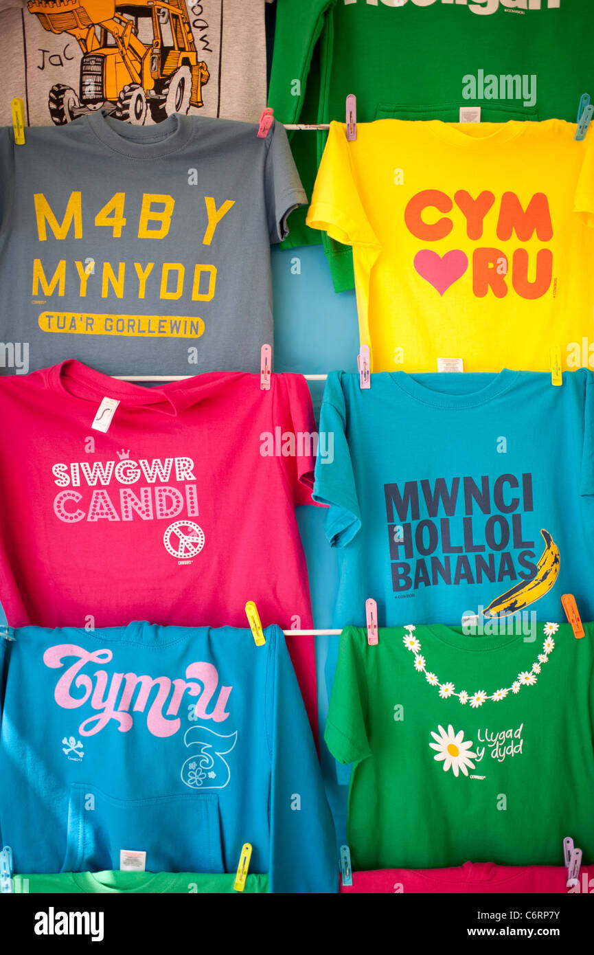 walisische Sprache T-shirts Kleidung zum Verkauf an National Eisteddfod Wales, Wrexham, 2011 Stockfoto