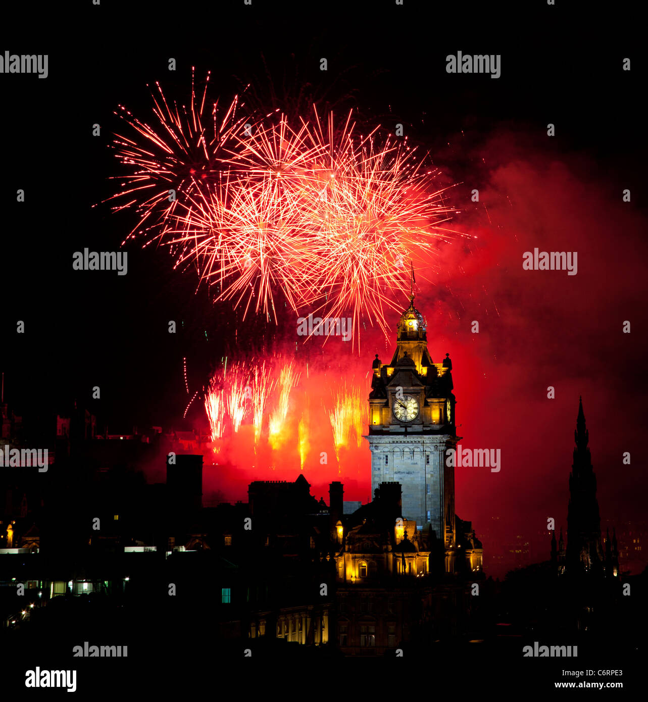 2011 Feuerwerk Virgin Geld Konzert Display explosiven Finale auf dem Edinburgh International Festival, Schottland, Vereinigtes Königreich Stockfoto