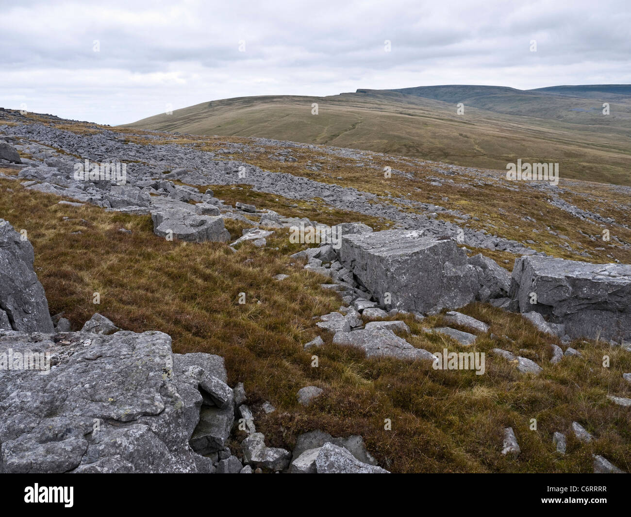 Blick in Richtung Picws Du aus Esgair Hir in den schwarzen Bergen des Brecon Beacons Stockfoto