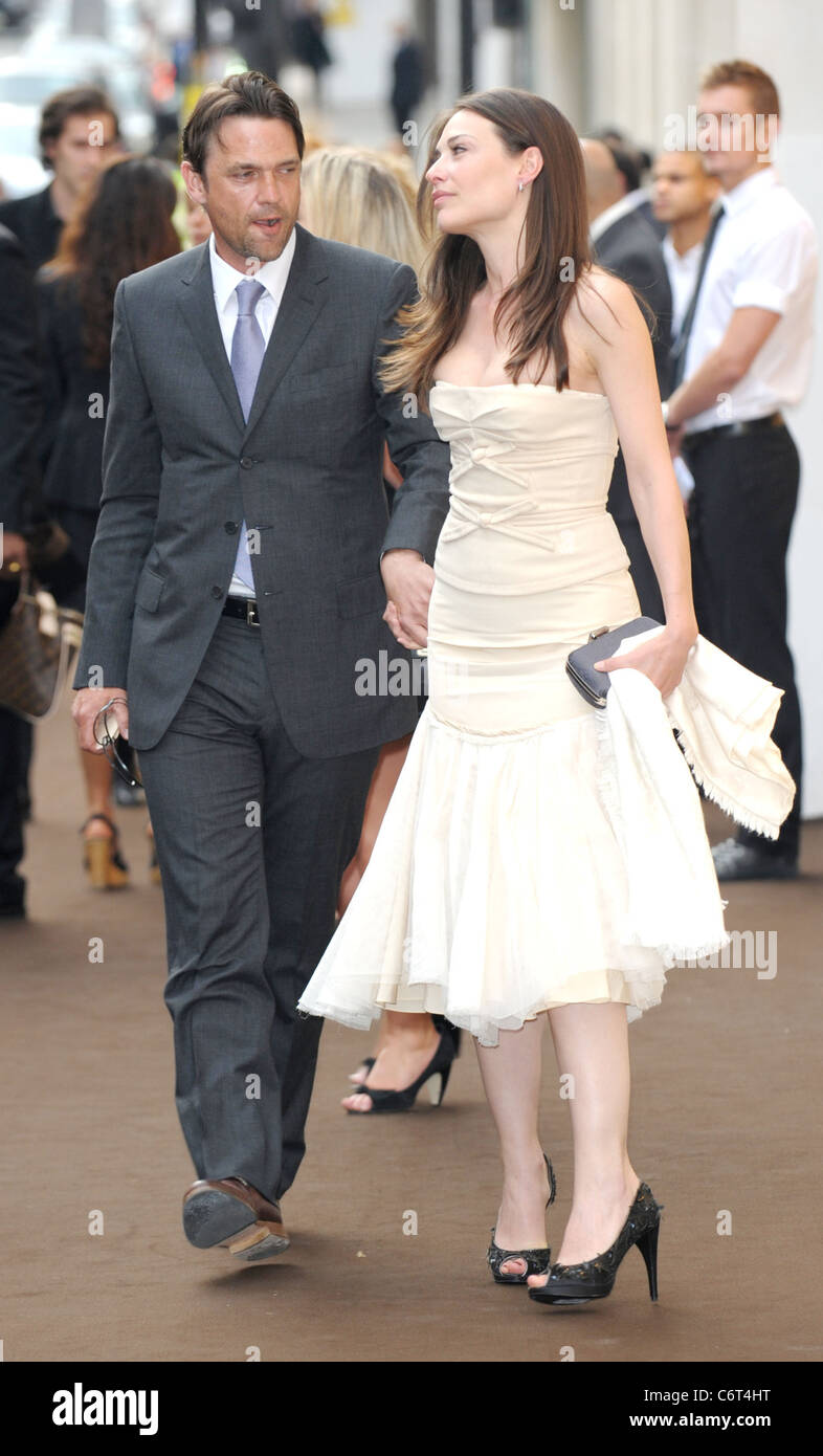 Dougray Scott Und Frau Claire Forlani Louis Vuitton Prasentiert Den Neuen Bond Street Maison Abfluge London England 25 05 10 Stockfotografie Alamy