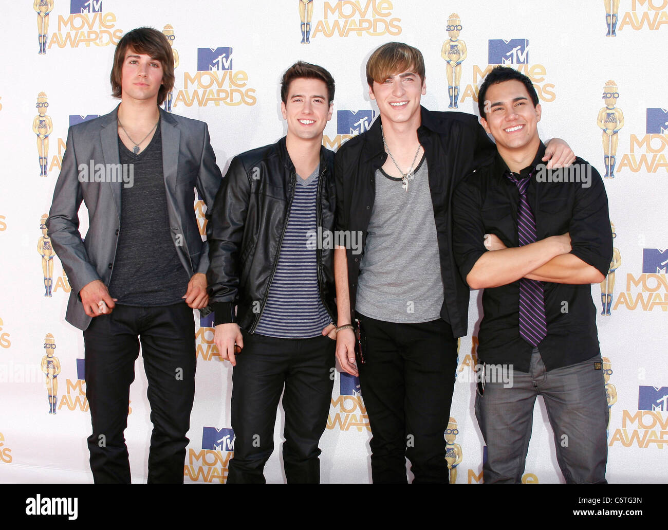 James Maslow Kendall Schmidt Logan Henderson Und Carlos Pena Jr Von Big Time Rush 10 Mtv Movie Awards Ankunfte Am Stockfotografie Alamy