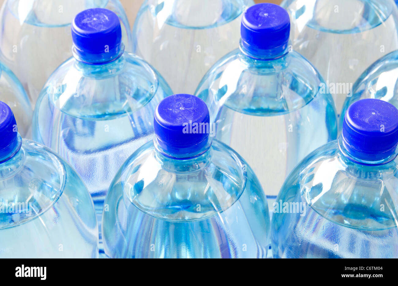 Wasserflaschen Hintergrund Stockfoto