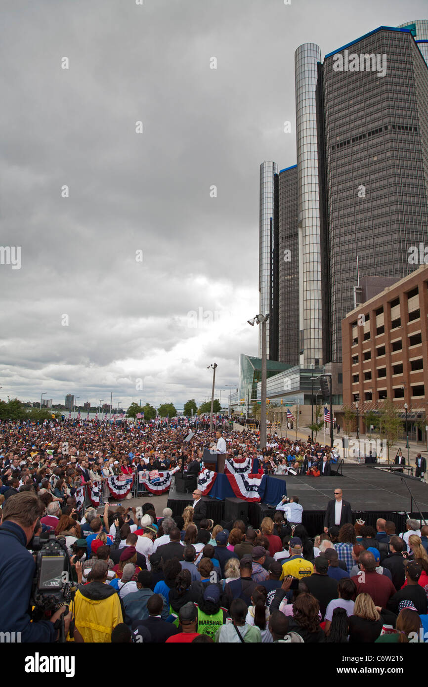 Detroit, Michigan, USA - Präsident Barack Obama spricht auf einer Kundgebung der Labor Day in Detroit vor dem Hauptquartier von General Motors. Stockfoto