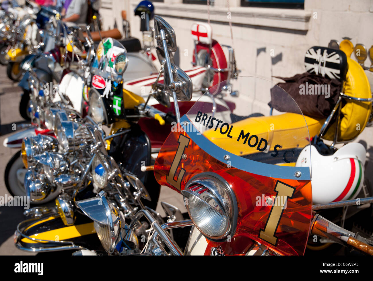 Mod-Weekender Brighton geparkt Lambretta draussen die Volks (Opp Brighton Pier) Stockfoto