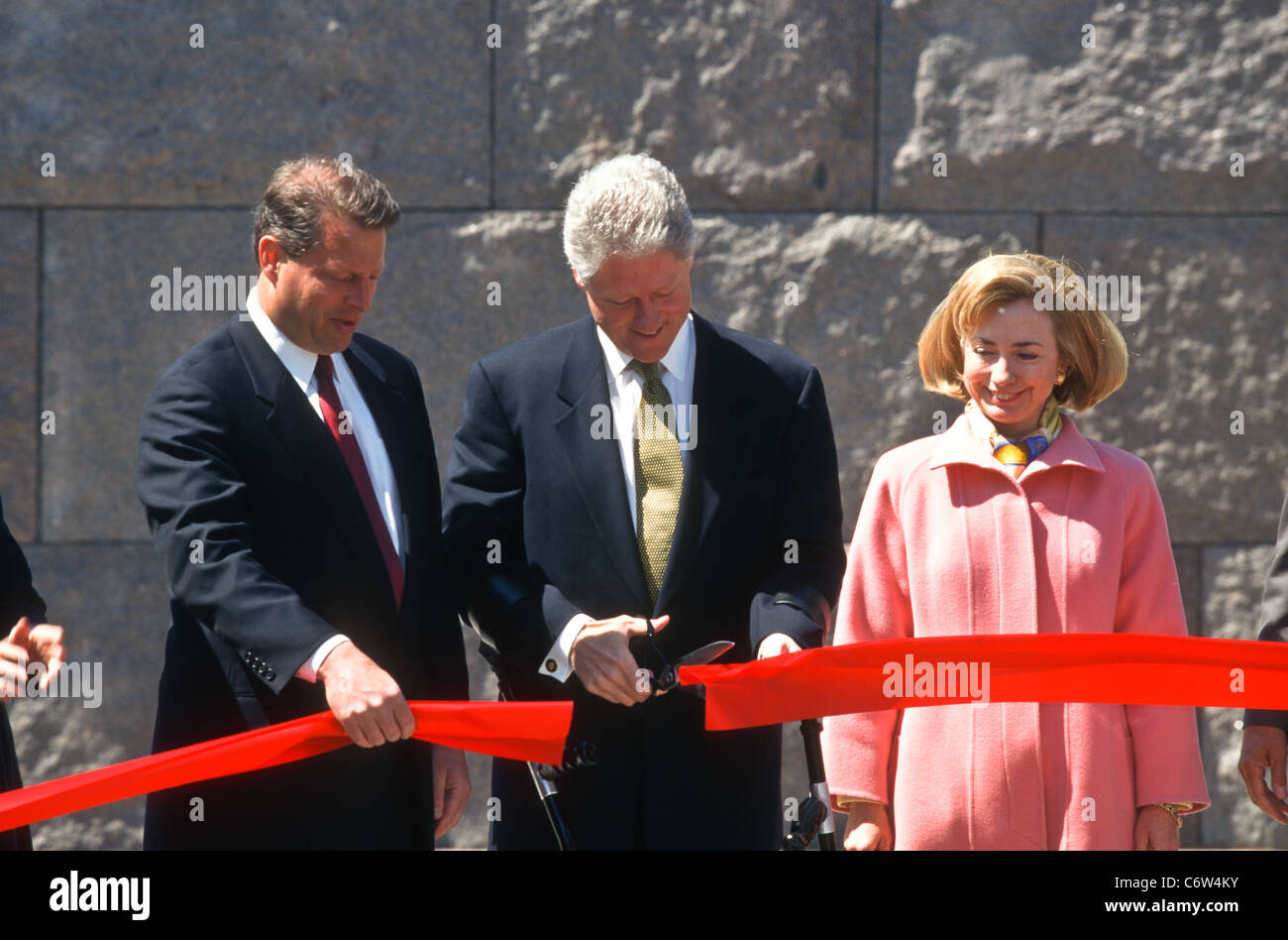 Präsident Bill Clinton, First Lady Hillary und VP Al Gore bei der Einweihungsfeier des FDR Memorial Stockfoto