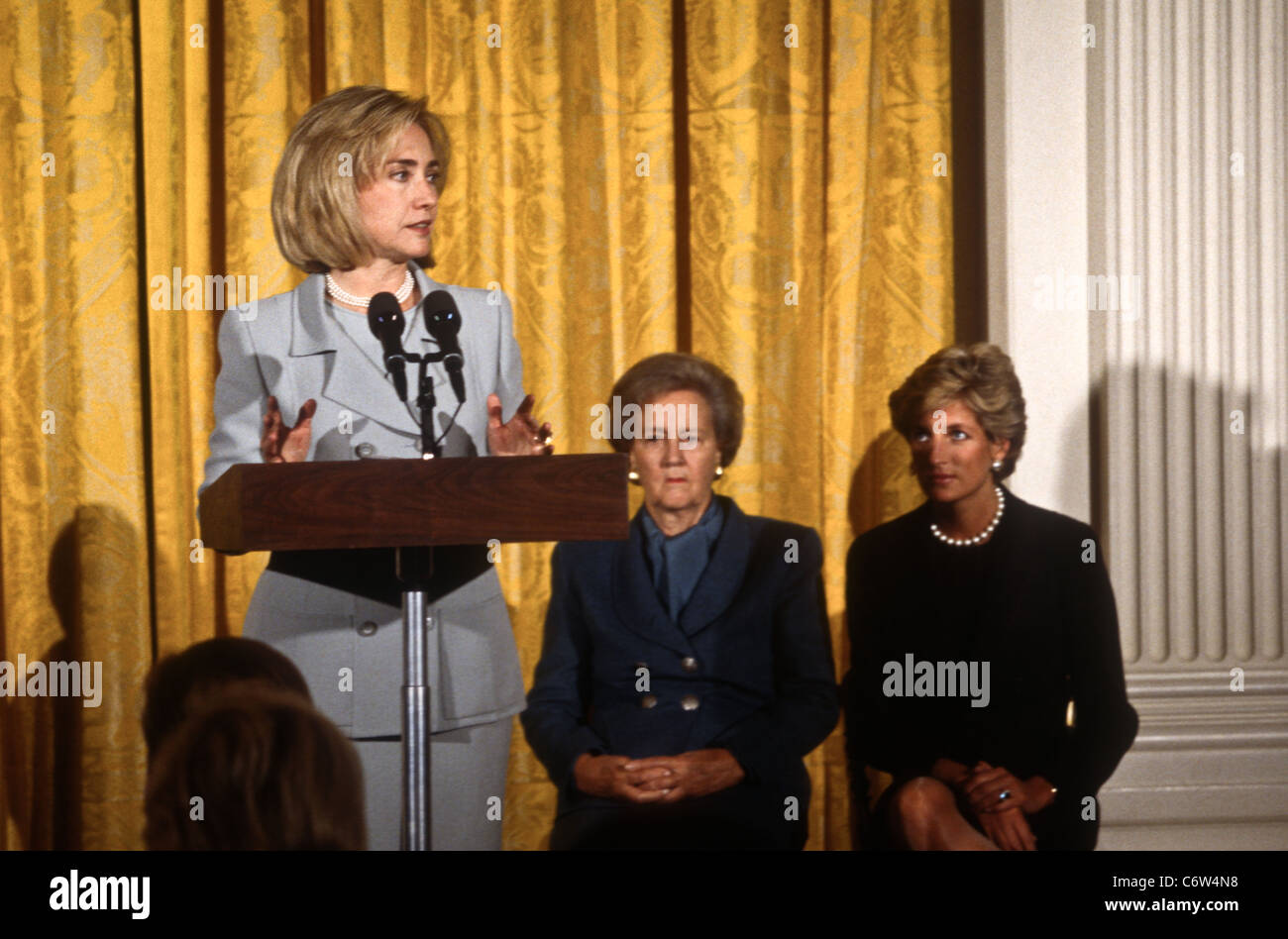 First Lady Hillary Clinton bei einer Veranstaltung mit Katherine Graham und Prinzessin Diana Stockfoto