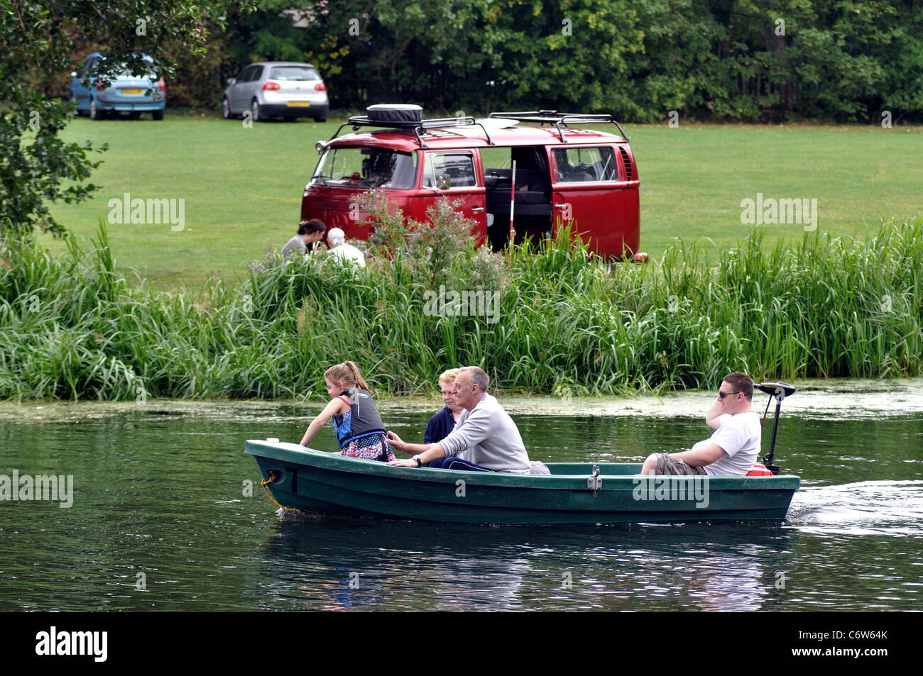 Freizeit-Boot auf dem Fluss Avon, Warwick, Warwickshire, England, UK Stockfoto