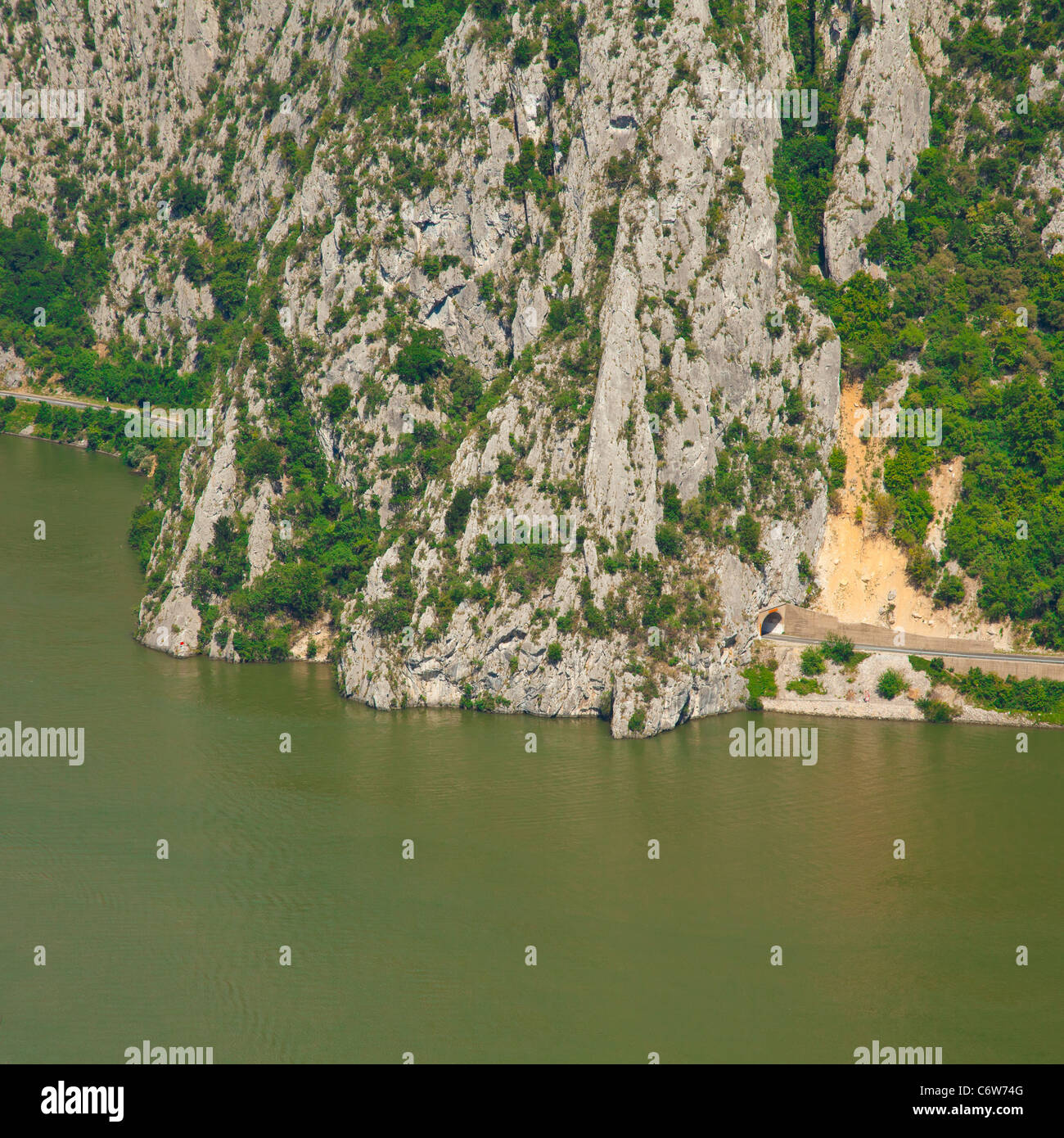 Landschaft in den Danube Schluchten "Cazanele Mari' von der rumänischen Seite gesehen. Stockfoto