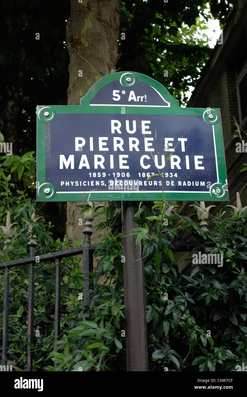 Ein Schild für Rue Pierre et Marie Curie in Paris, Frankreich. Stockfoto