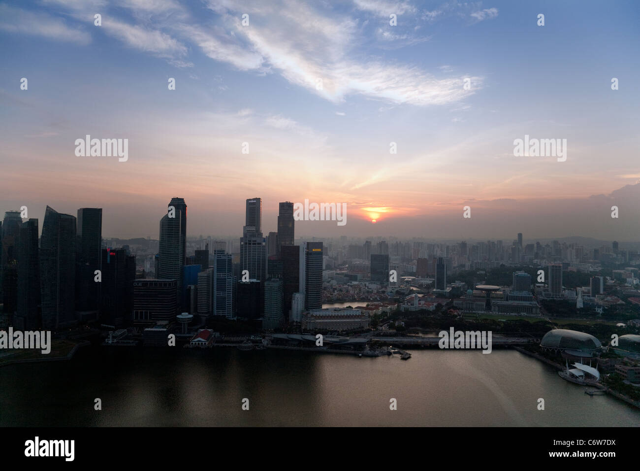 Sonnenuntergang über dem Financial District, Singapur Asien Stockfoto