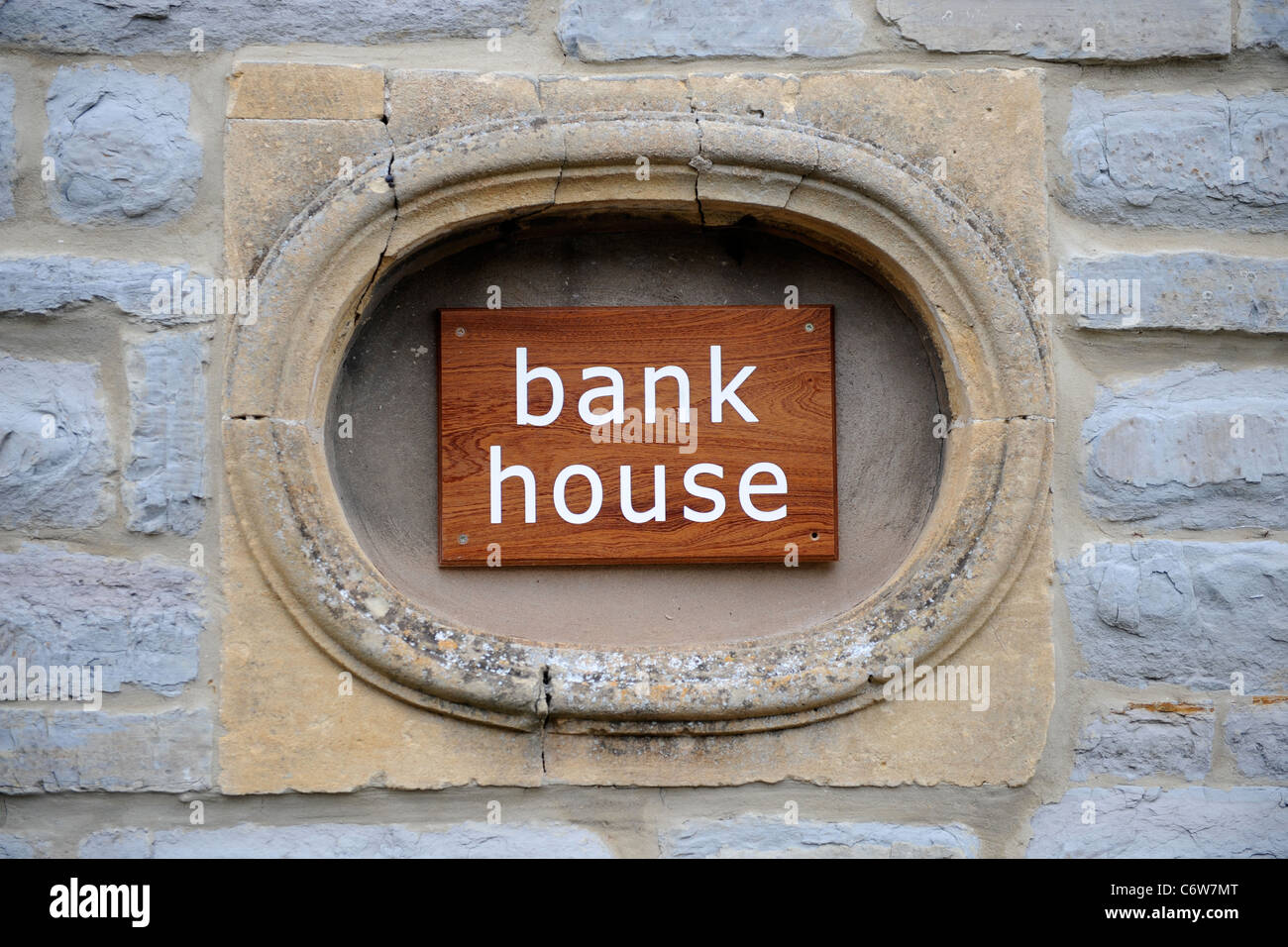 Typenschild auf ein Haus in einem englischen Dorf UK Stockfoto