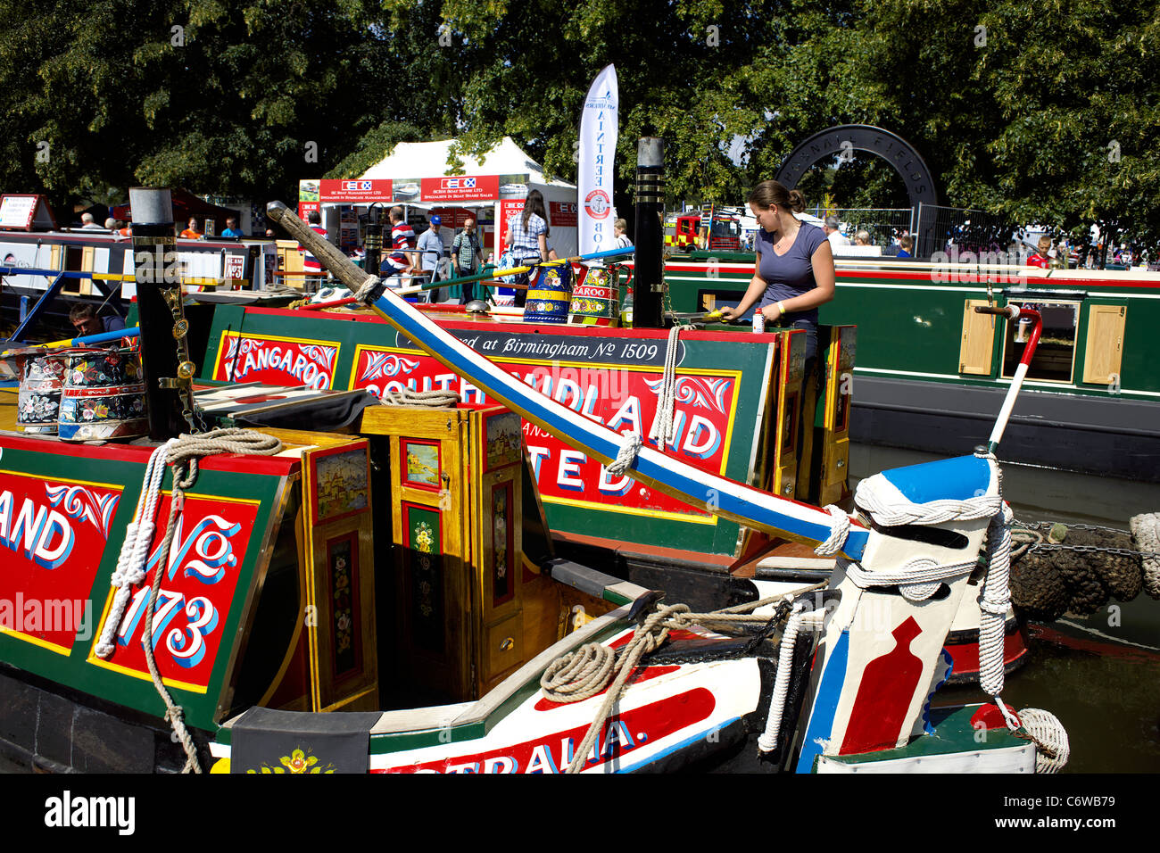 Bunt geschmückten Narrowboats im Inland Waterways Festival 2011 bei Burton On Trent England UK GB Großbritannien britischen Stockfoto