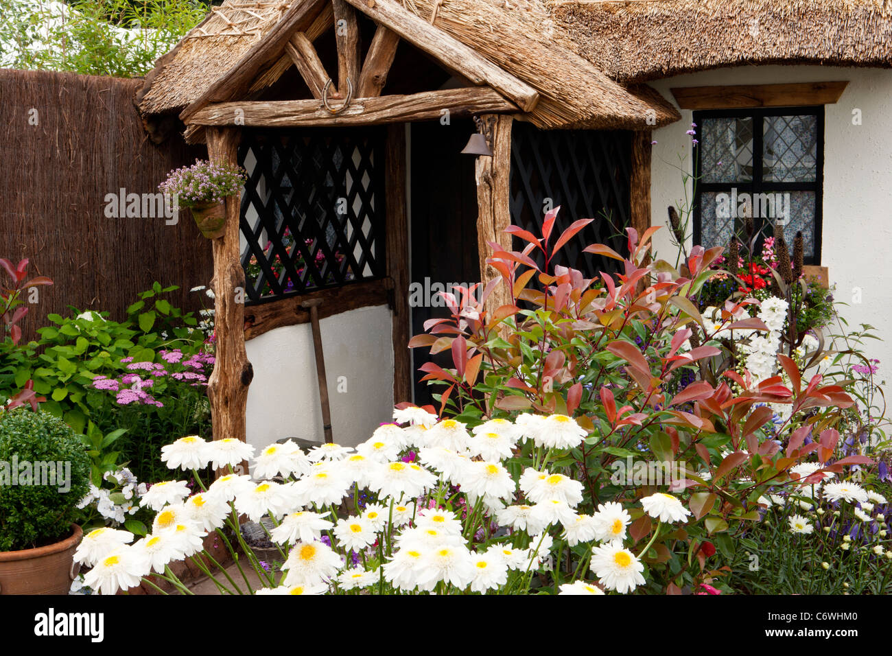 Die Hütte Tür RHS Flower Show Tatton Park, Medaille 2011 entworfen von Walker Landschaftsdesign, Silber Stockfoto