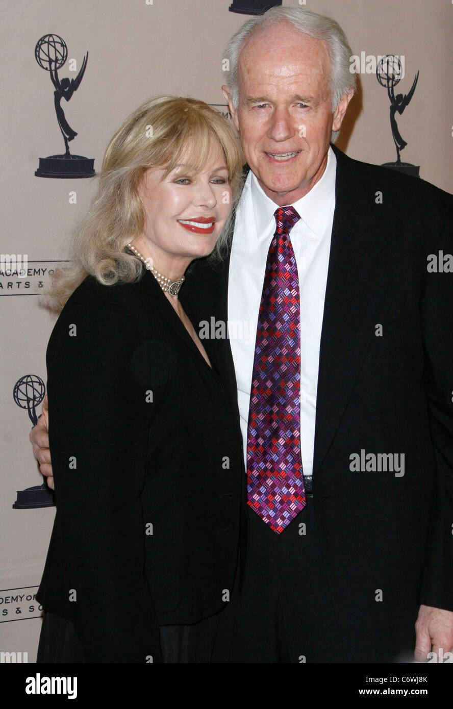 Loretta Swit und Mike Farrell The Academy of Television Arts & Sciences 3. Anual Televsion Akademie Ehren abgehaltenen The Beverly Stockfoto