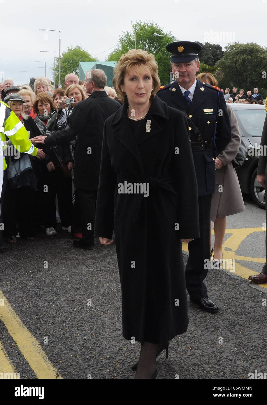 Präsidentin Mary McAleese die Beerdigung von RTE Sender Gerry Ryan in der Kirche St. Johannes der Täufer, Clontarf, Dublin, Stockfoto