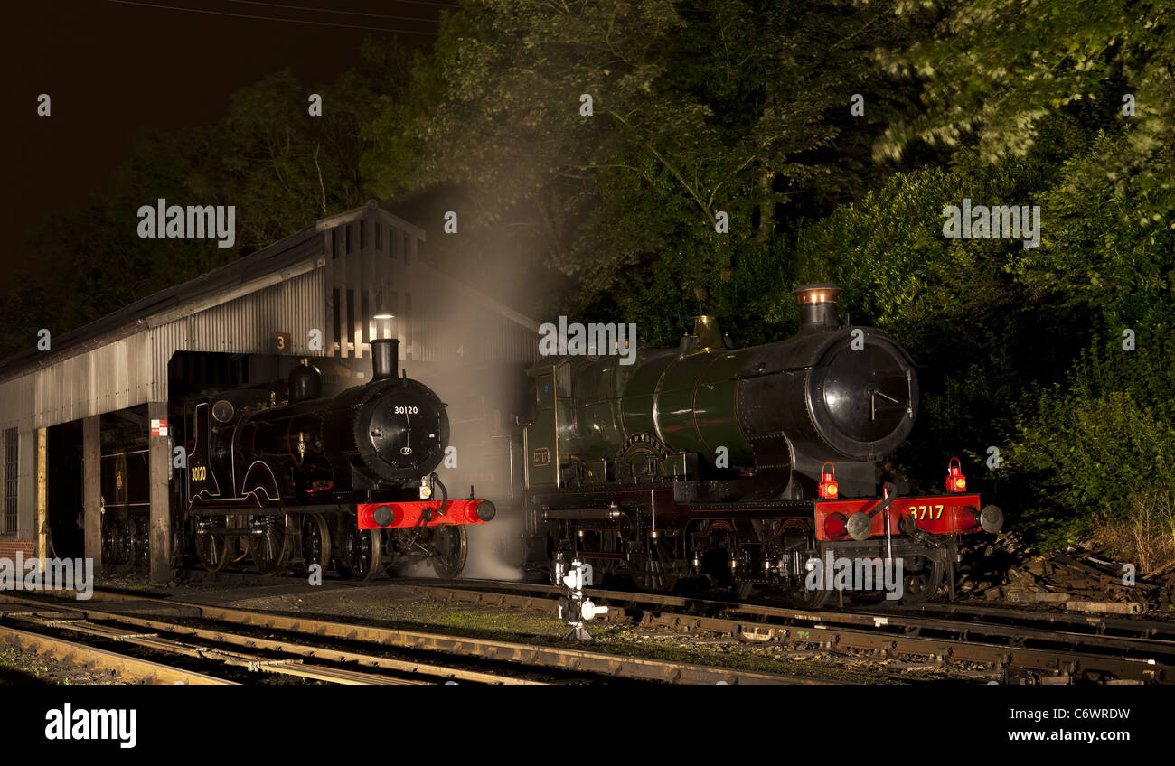 Stadt von Truro und T9 in der Nacht Stockfoto