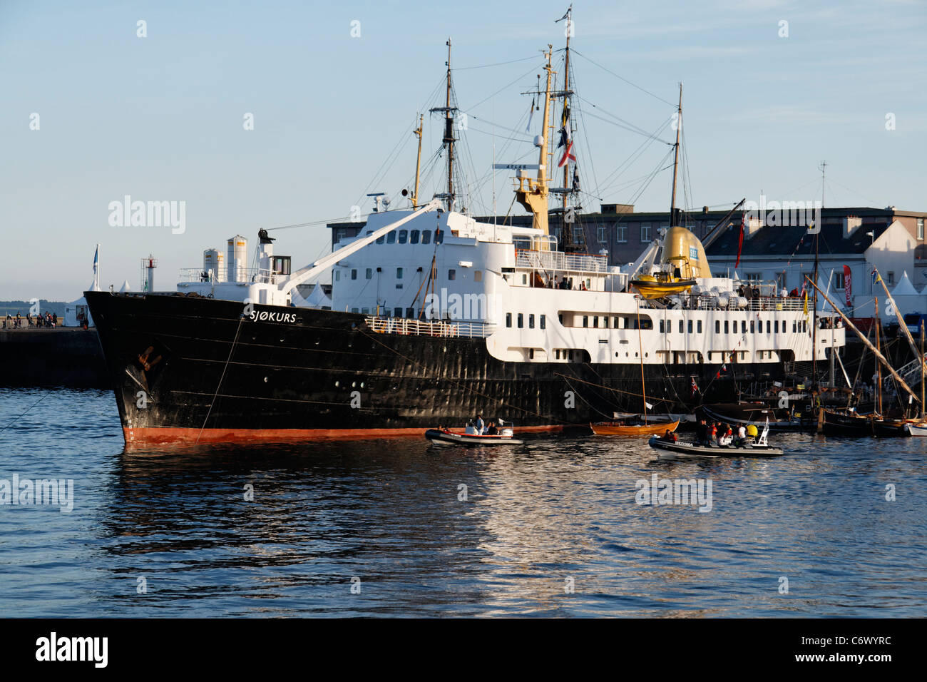 Sjokurs: / Schiffsfracht, costal express Liner (Kristiansand, Norwegen), maritime Festival Brest (Bretagne, Frankreich). Stockfoto