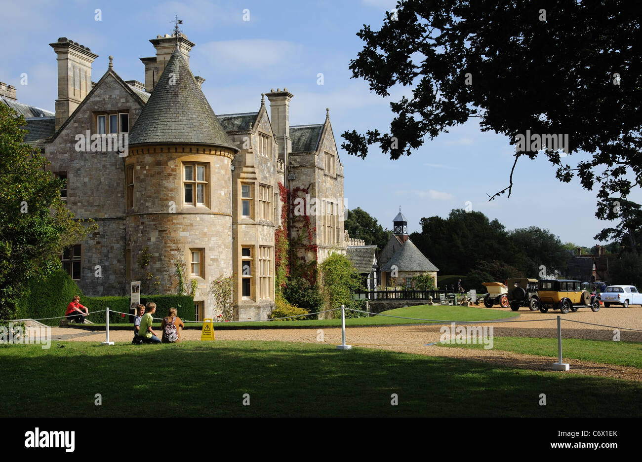 Haus & Palastgärten nach Hause von der Montage-Familie seit 1538 befindet sich in Beaulieu, Hampshire, England Stockfoto