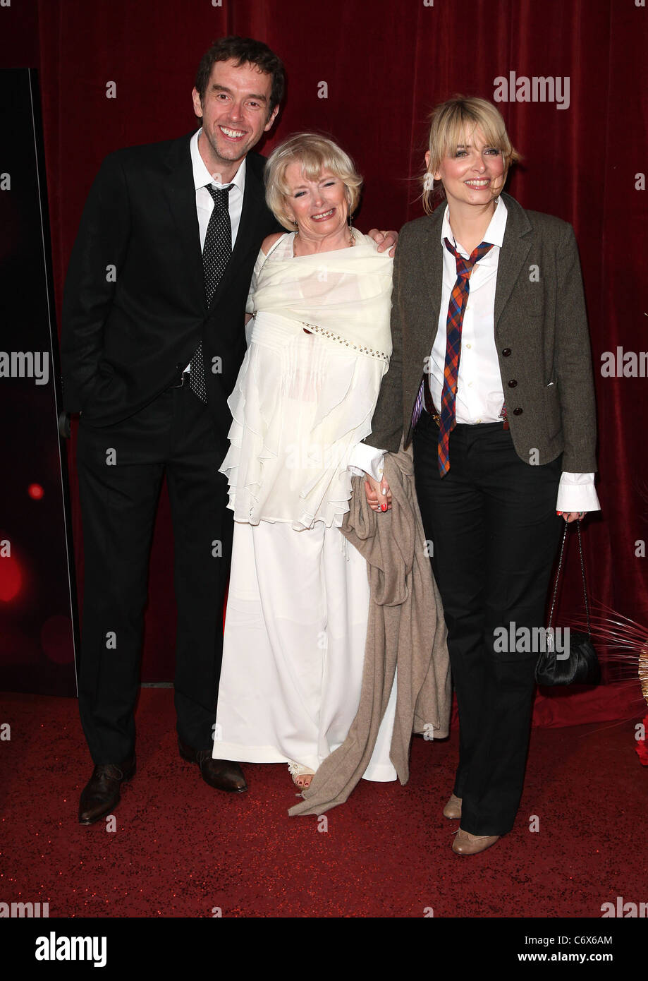 Mark Charnock und Emma Atkins mit Gast 2010 British Soap Awards stattfand in London Fernsehzentrum - Ankünfte London, Stockfoto