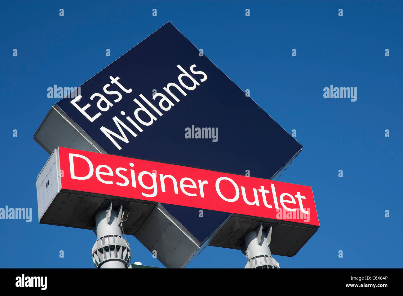 East Midlands Designer Outlet Shopping Center anmelden, Pinxton, South Normanton, Mansfield, Debyshire, UK Stockfoto