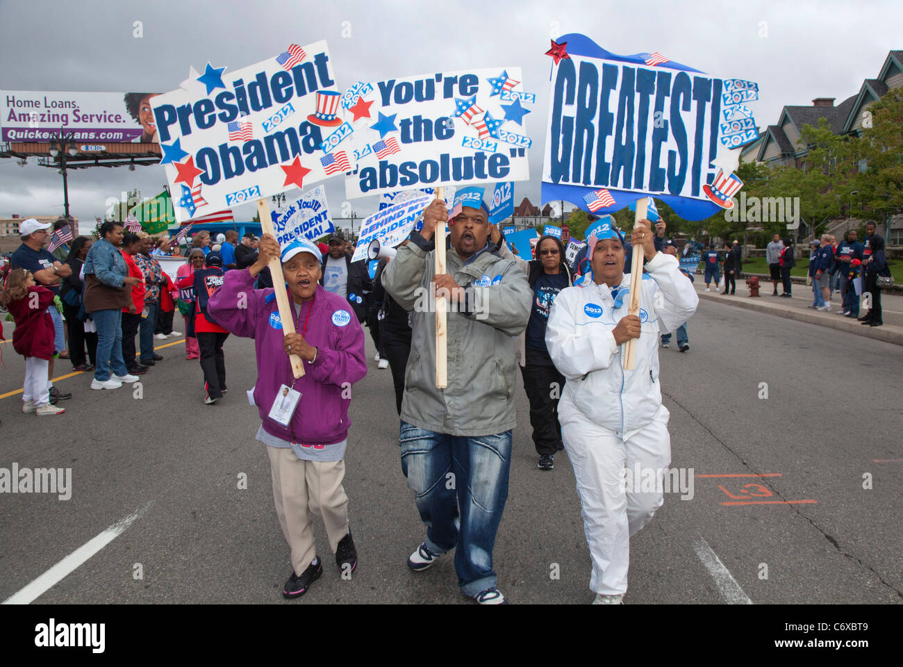 Detroit, Michigan - Anhänger von Präsident Obamas Wiederwahl Kampagne März in der Labor Day Parade. Stockfoto