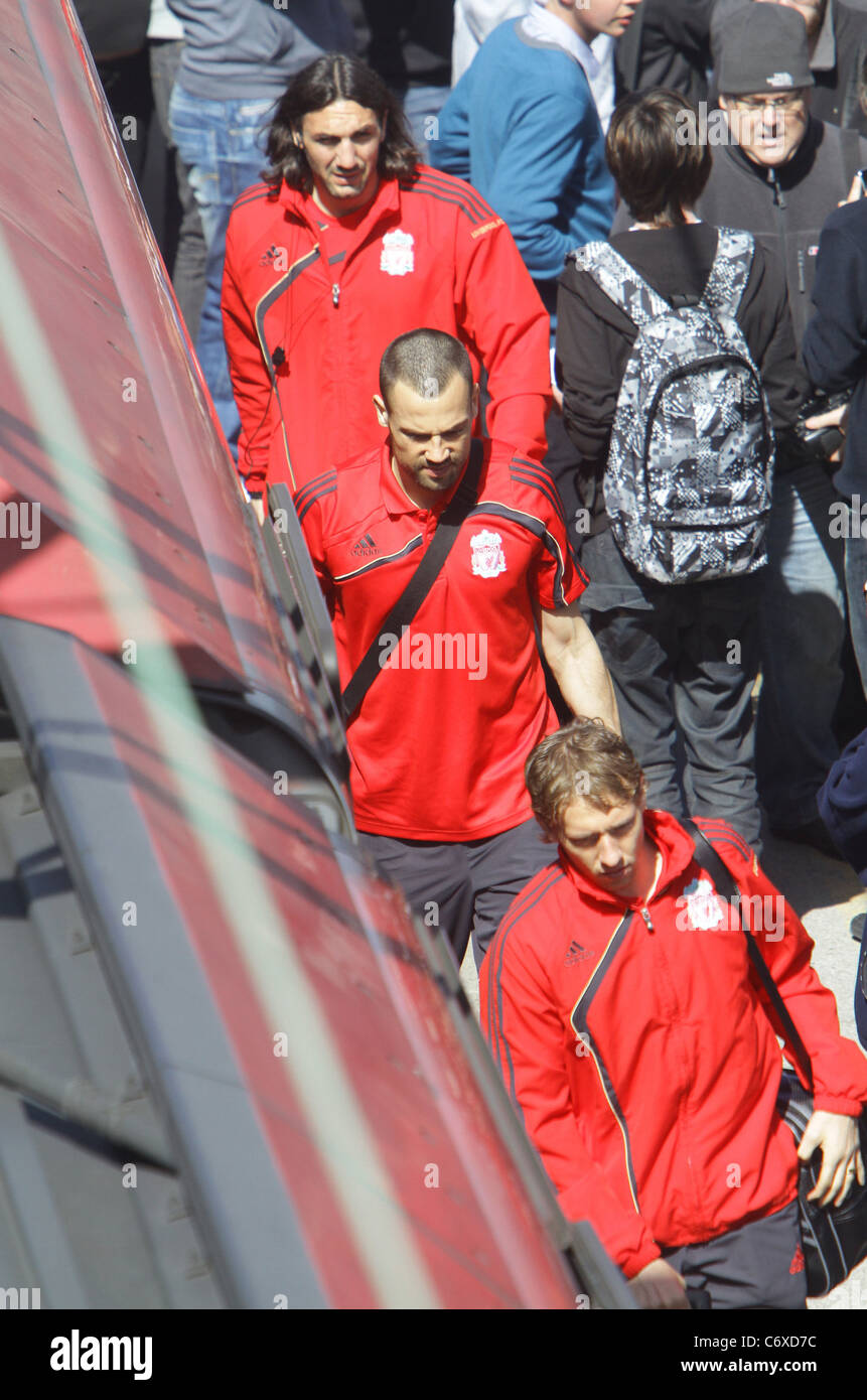 Liverpool-Fußballer ein Zug an Runcorn Station wie Flüge aus dem Vereinigten Königreich noch wegen dem isländischen angehalten werden Stockfoto