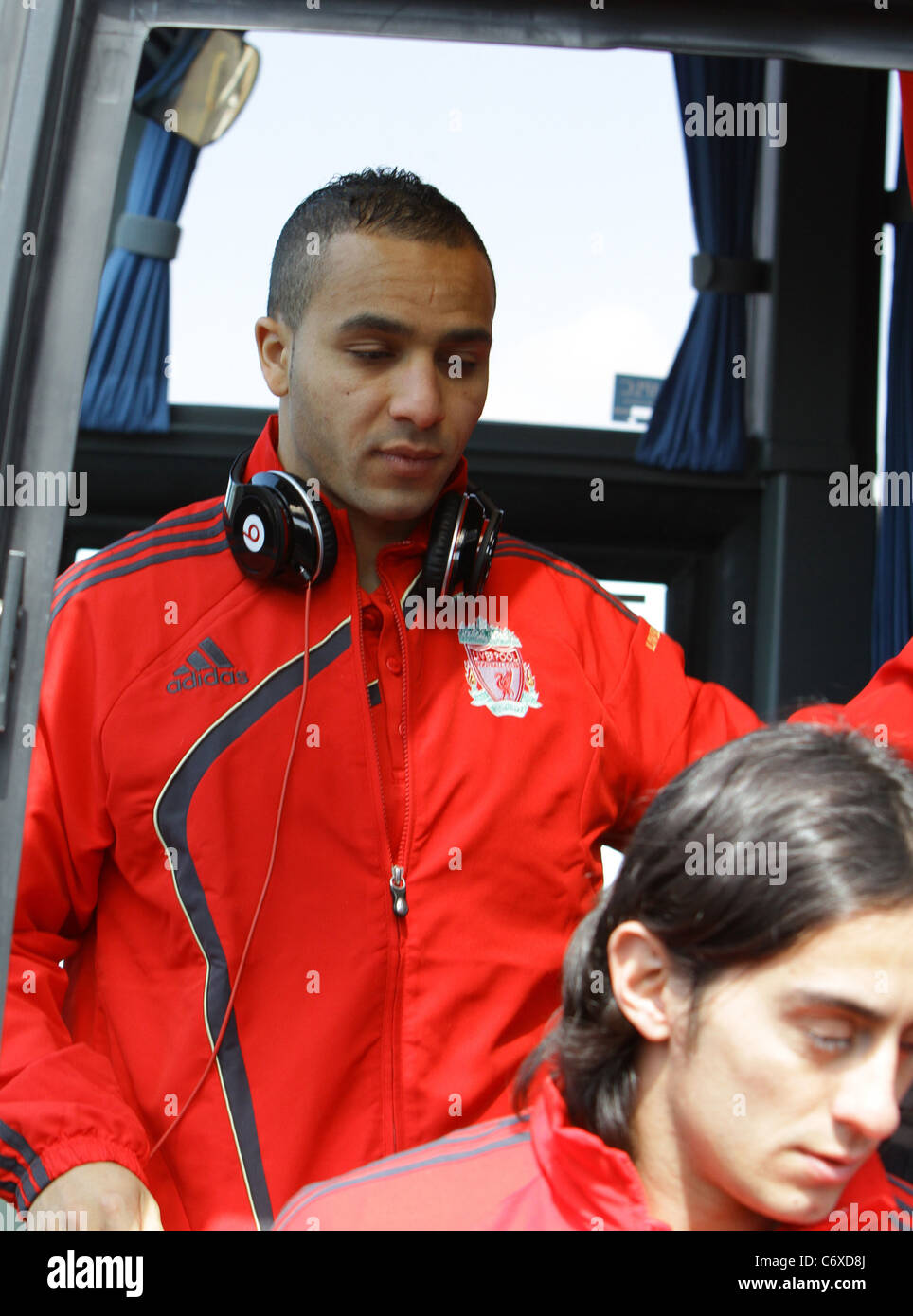Liverpool-Fußballer ein Zug an Runcorn Station wie Flüge aus dem Vereinigten Königreich noch wegen dem isländischen angehalten werden Stockfoto