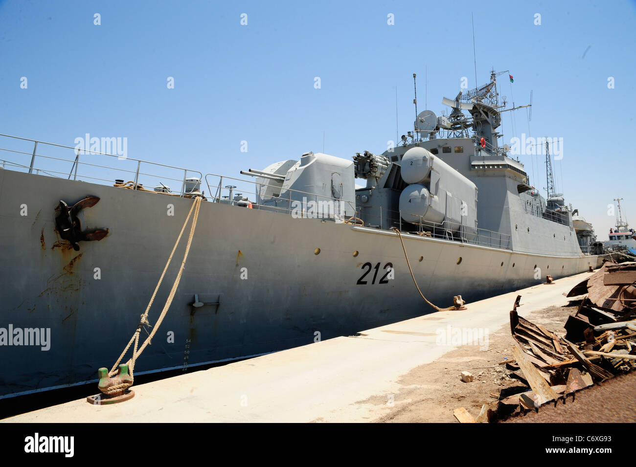 FREGATTEN der KONI-Klasse Al Hani von Libyen Rumpf Nr. 212 des Kirchenschiffs Gaddafi in den Docks in Bengdazi Stockfoto