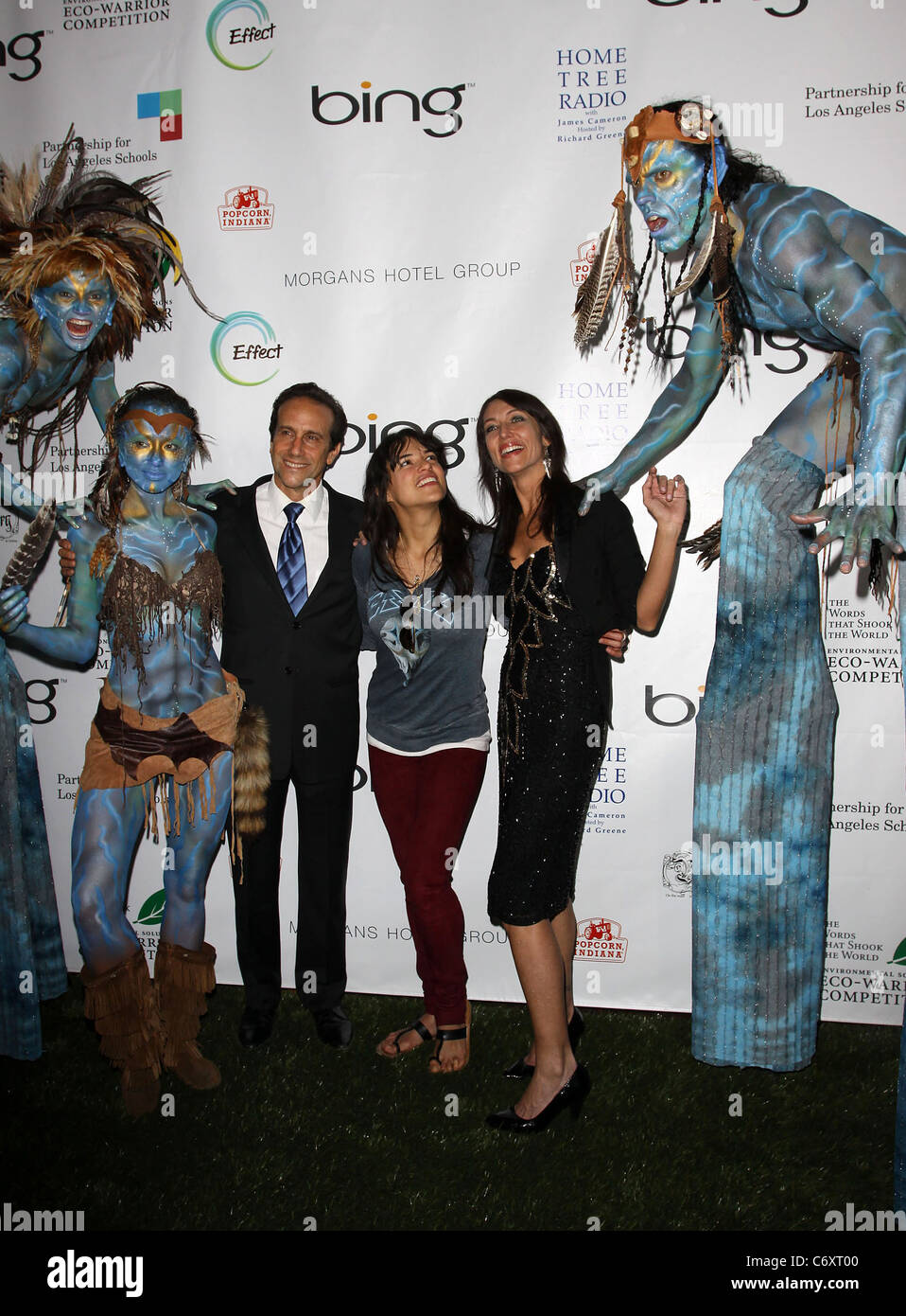 Avatar Neytiri Richard Green Michelle Rodriguez Magda Rute Und Avatar Na Vi Die Avatar Besetzung Feiern Zum 40 Stockfotografie Alamy