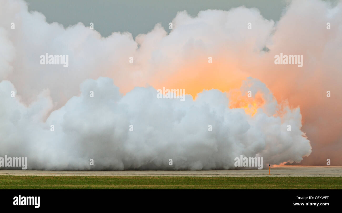 Explosion und Rauchwolke. Stockfoto
