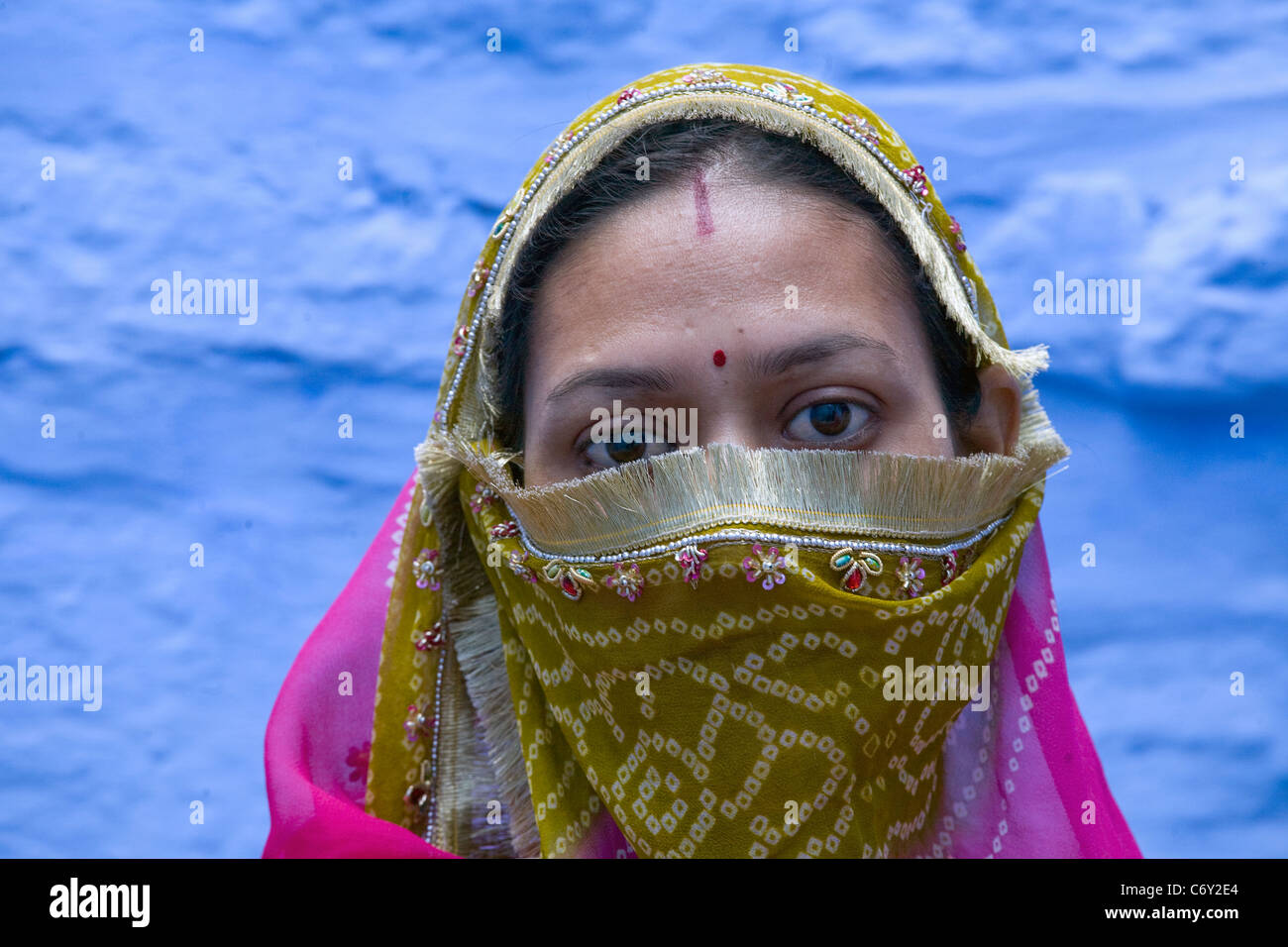 Eine verschleierte Frau von Jodhpur, Indien im Staat Rajasthan Stockfoto