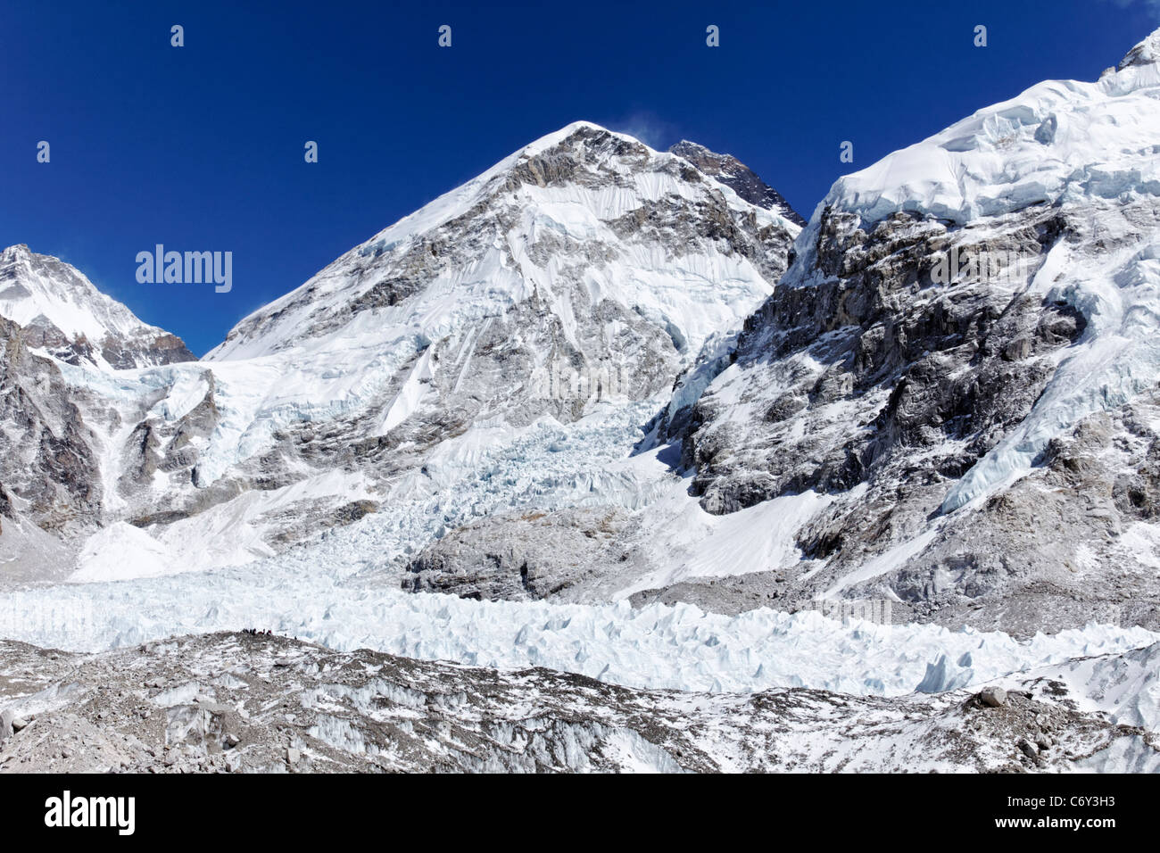 Blick auf Everest Base Camp und den Khumbu-Gletscher, Everest Region, Nepal Stockfoto