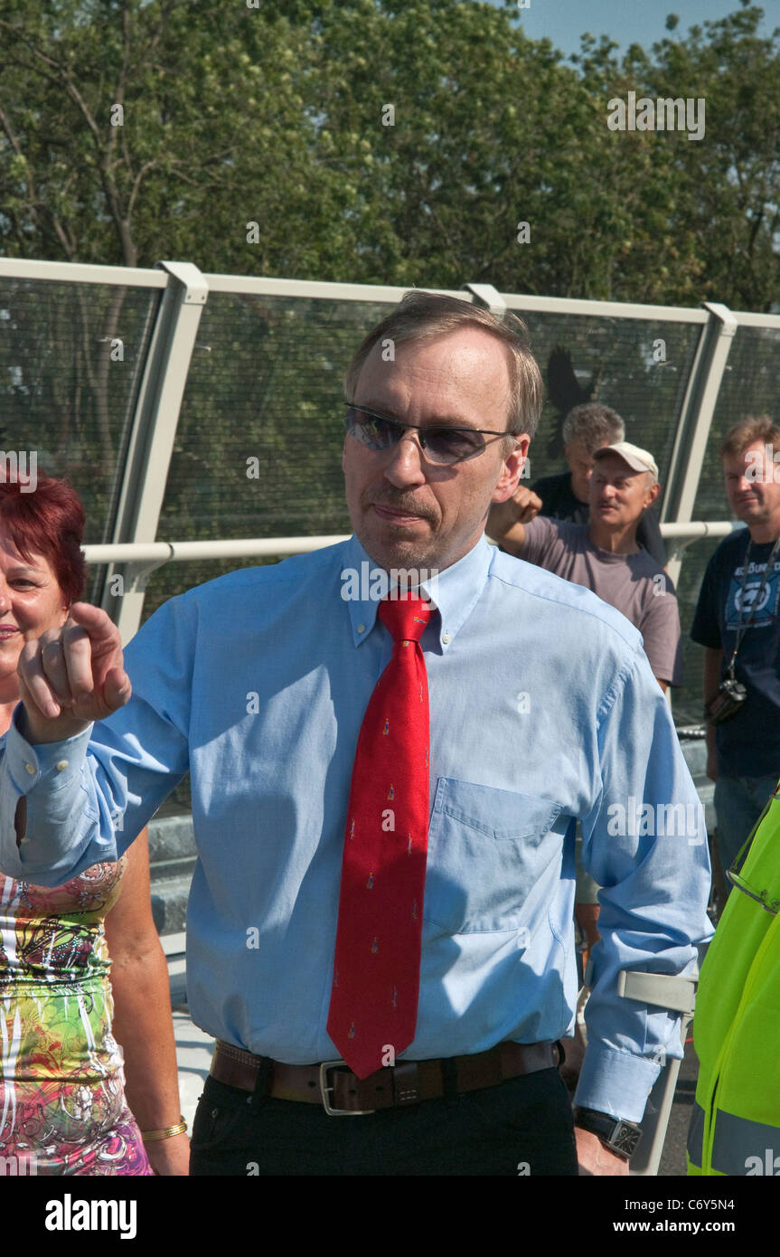 Minister für Kultur, ehemaliger Präsident von Breslau, Bogdan Zdrojewski, Eröffnungstag am neuen Redzinski Brücke in Wroclaw, Polen Stockfoto
