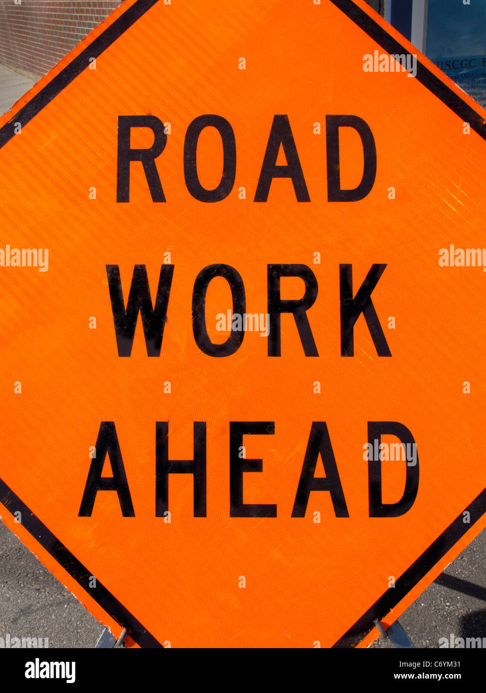 Straßenschild Arbeit vor Stockfoto