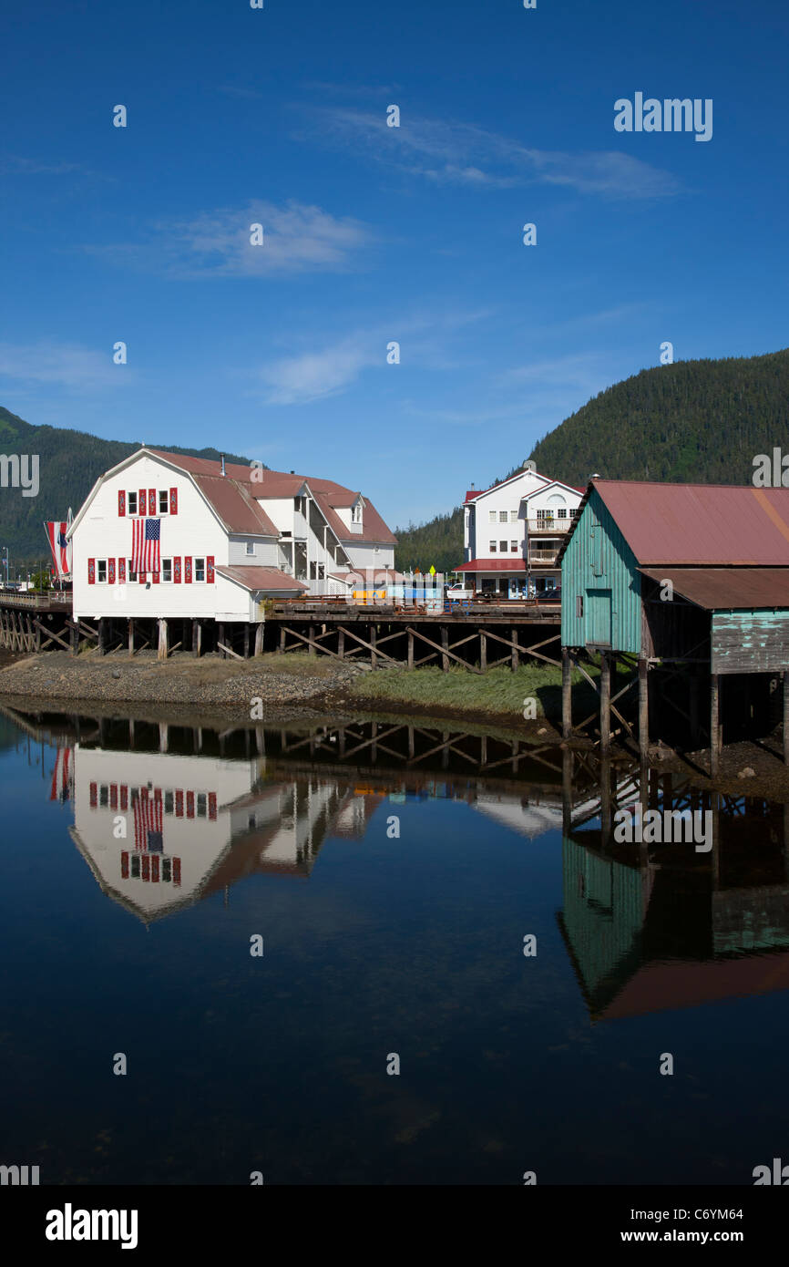 Reflexion der Söhne des Norwegen-Halle am Hafen in Petersburg, Alaska Stockfoto