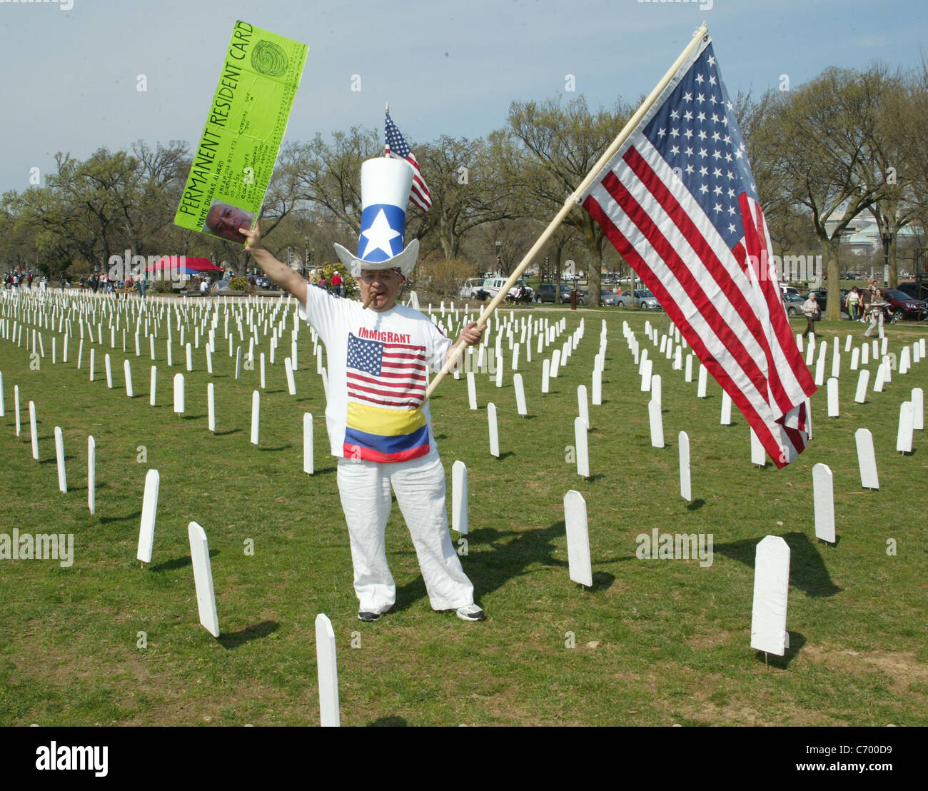 Einwanderer besuchten die Arlington West Protest von Aktivist Cindy Sheehan Einwanderung März eingerichtet und Kundgebung zur Unterstützung der Stockfoto