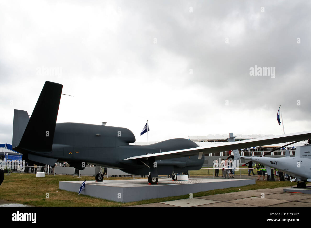 Northrop Grumman RQ-4 Global Hawk UAV (unmanned aerial vehicles) auf der Farnborough International Airshow Stockfoto