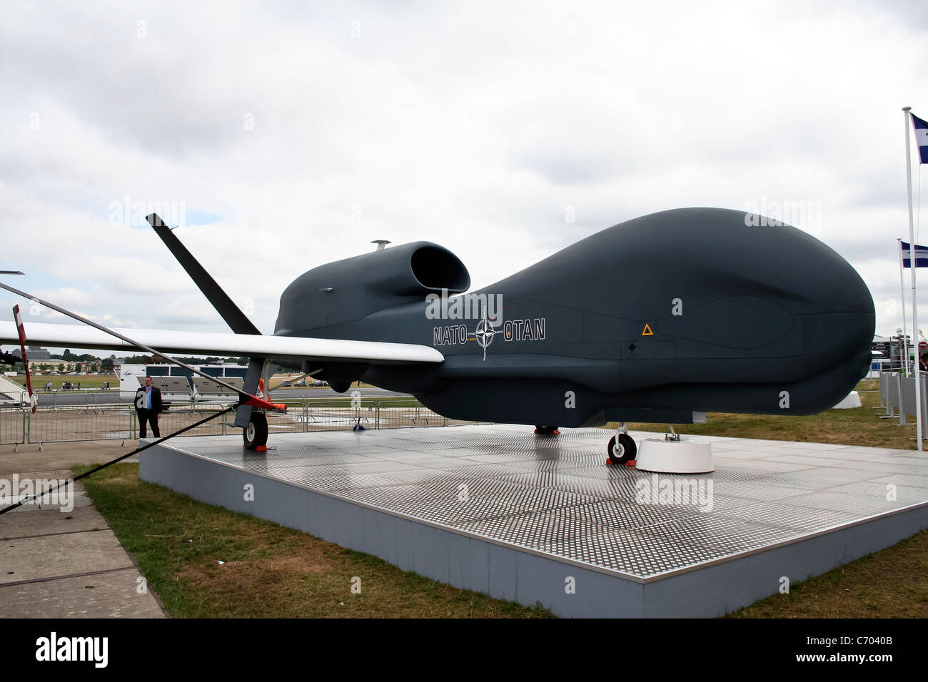 Northrop Grumman RQ-4 Global Hawk UAV (unmanned aerial vehicles) auf der Farnborough International Airshow Stockfoto