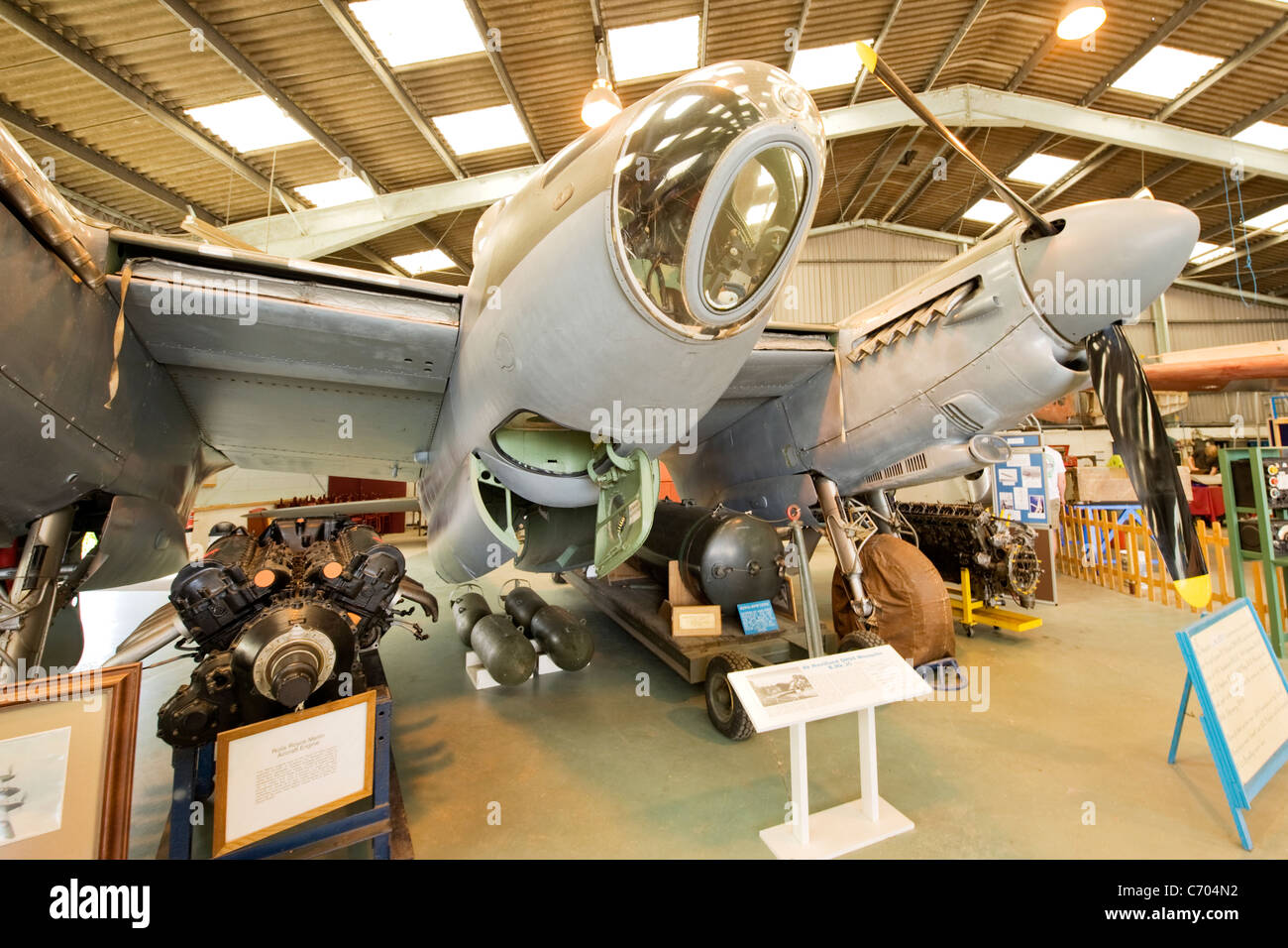 de-havilland-aircraft-heritage-centre-moskito-museum-dh-98-mosquito-b