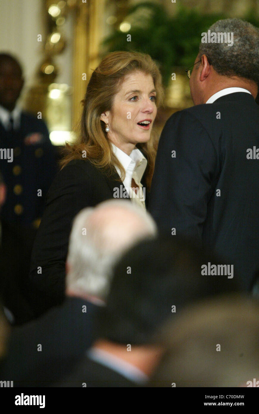 Caroline Kennedy-Schlossberg-Präsident Barack Obama unterzeichnet die Krankenversicherung Reform Bill im East Room des weißen Hauses Stockfoto Caroline Kennedy-Schlossberg-Präsident Barack Obama unterzeichnet die Krankenversicherung Reform Bill im East Room des weißen Hauses Stockfoto