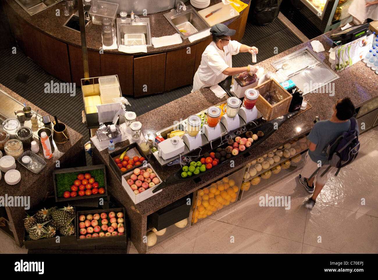 Ein Obst-Saft-Stall, Ion Shopping Mall Singapur Asien Stockfoto