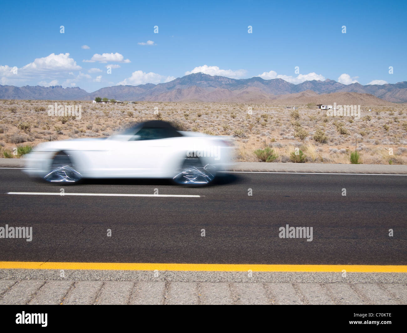 Rasende Autos, US 93, Arizona, USA Stockfoto