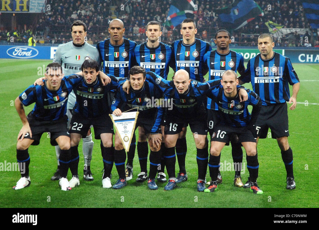 Inter Mailand Fußball-Team eine der letzten 8 Teams durch für das  Viertelfinale der UEFA Champions League 2009-2010 Stockfotografie - Alamy