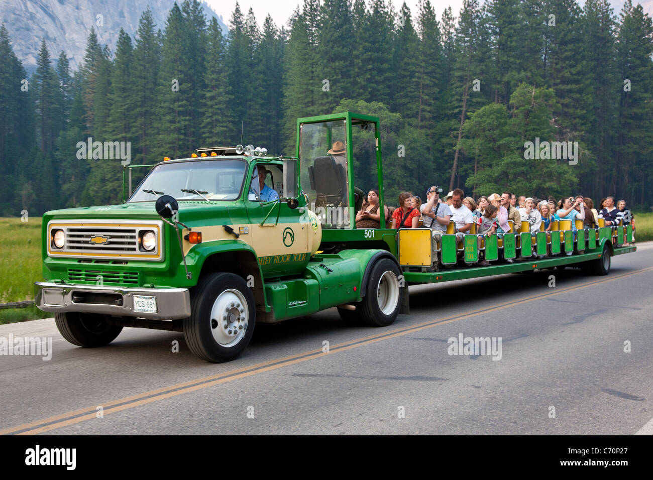 Yosemite Valley Stock Tour-Bus mit Touristen, Yosemite-Nationalpark USA geladen. JMH5253 Stockfoto