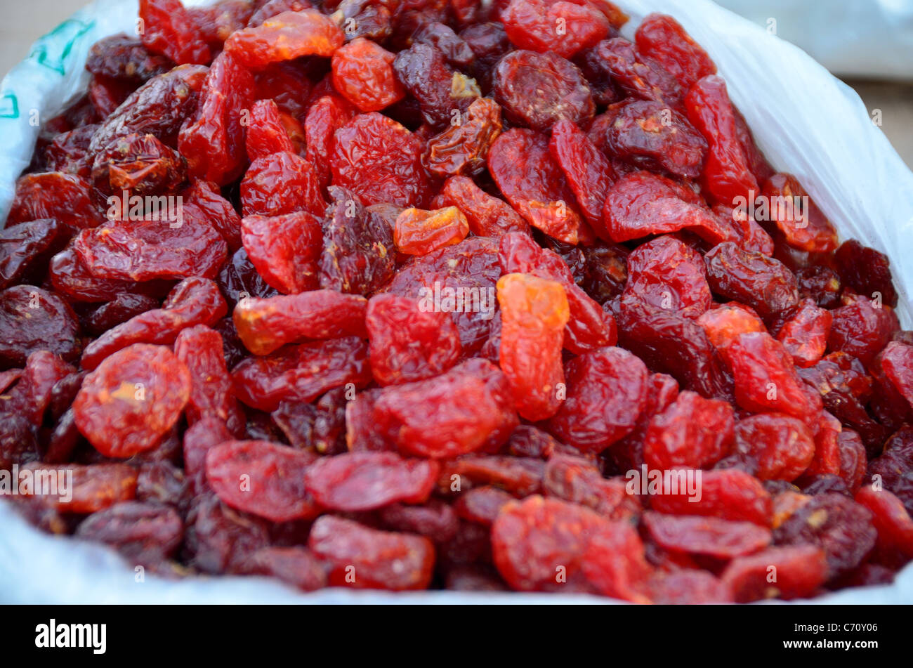 Getrocknete Kirschen in einem Obststand zu verkaufen. Sichuan, China. Stockfoto